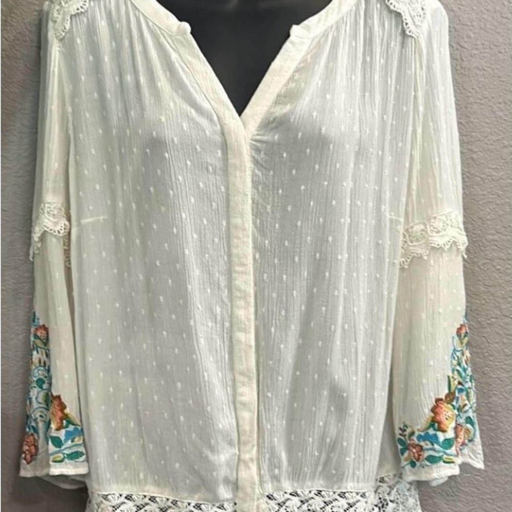 🕊️Chico’s Lightweight White, Lace & Embroidery, Button Down Longsleeve Blouse M